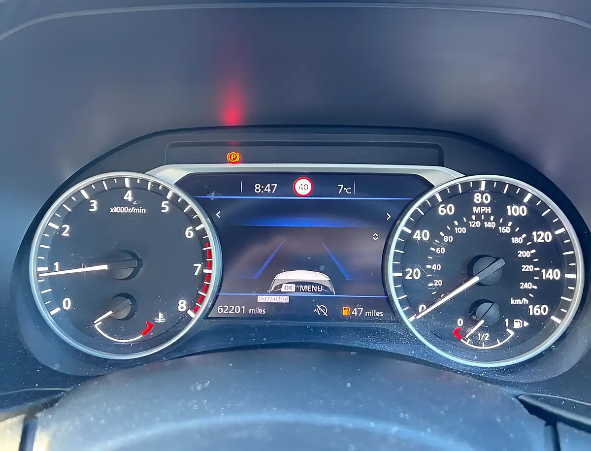 Used 2020 Nissan Juke Tekna+ Burgundy With Pearl Black Roof - Interior and Exterior details 11