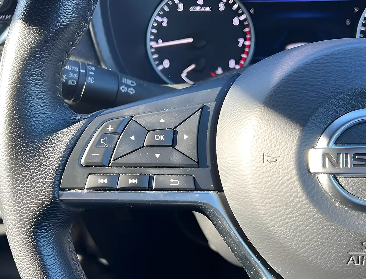 Used 2020 Nissan Juke Tekna+ Burgundy With Pearl Black Roof - Interior and Exterior details 14