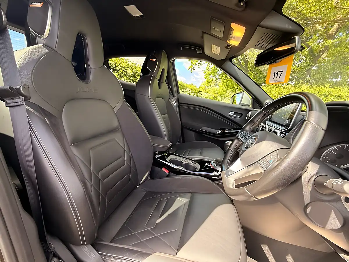 Used 2020 Nissan Juke Tekna+ Chestnut Bronze - Interior and Exterior details 11