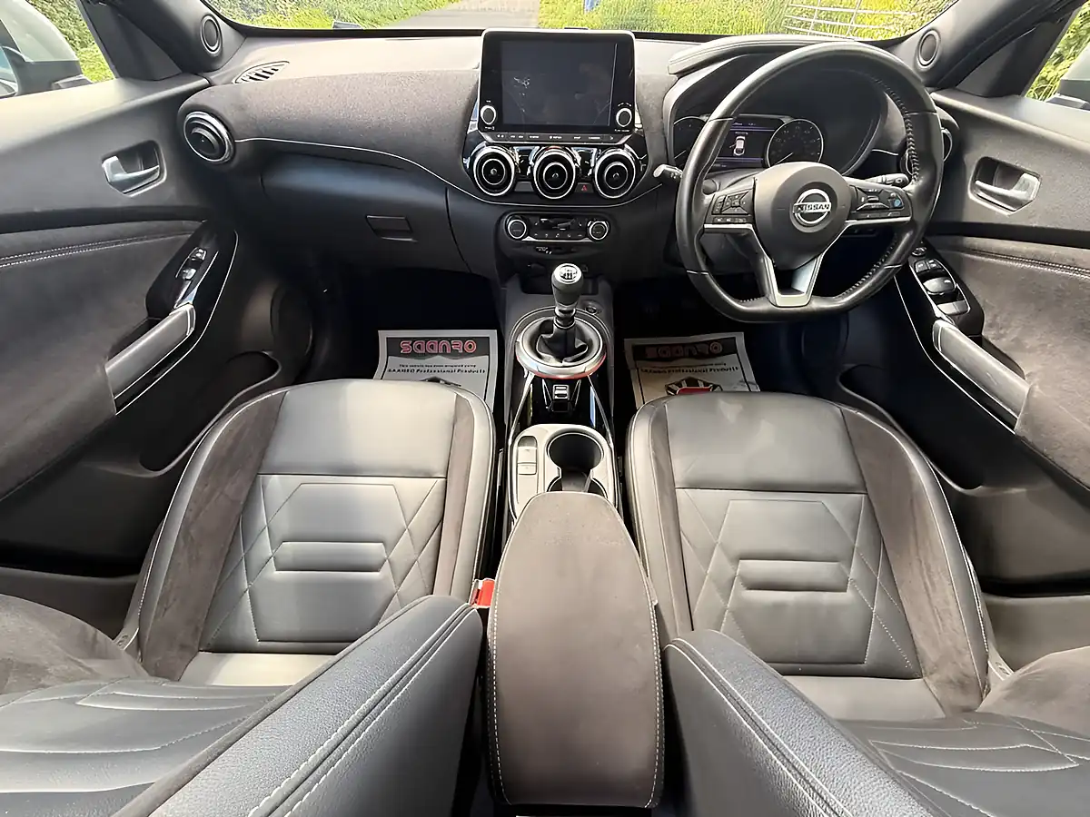 Used 2020 Nissan Juke Tekna+ Chestnut Bronze - Interior and Exterior details 13
