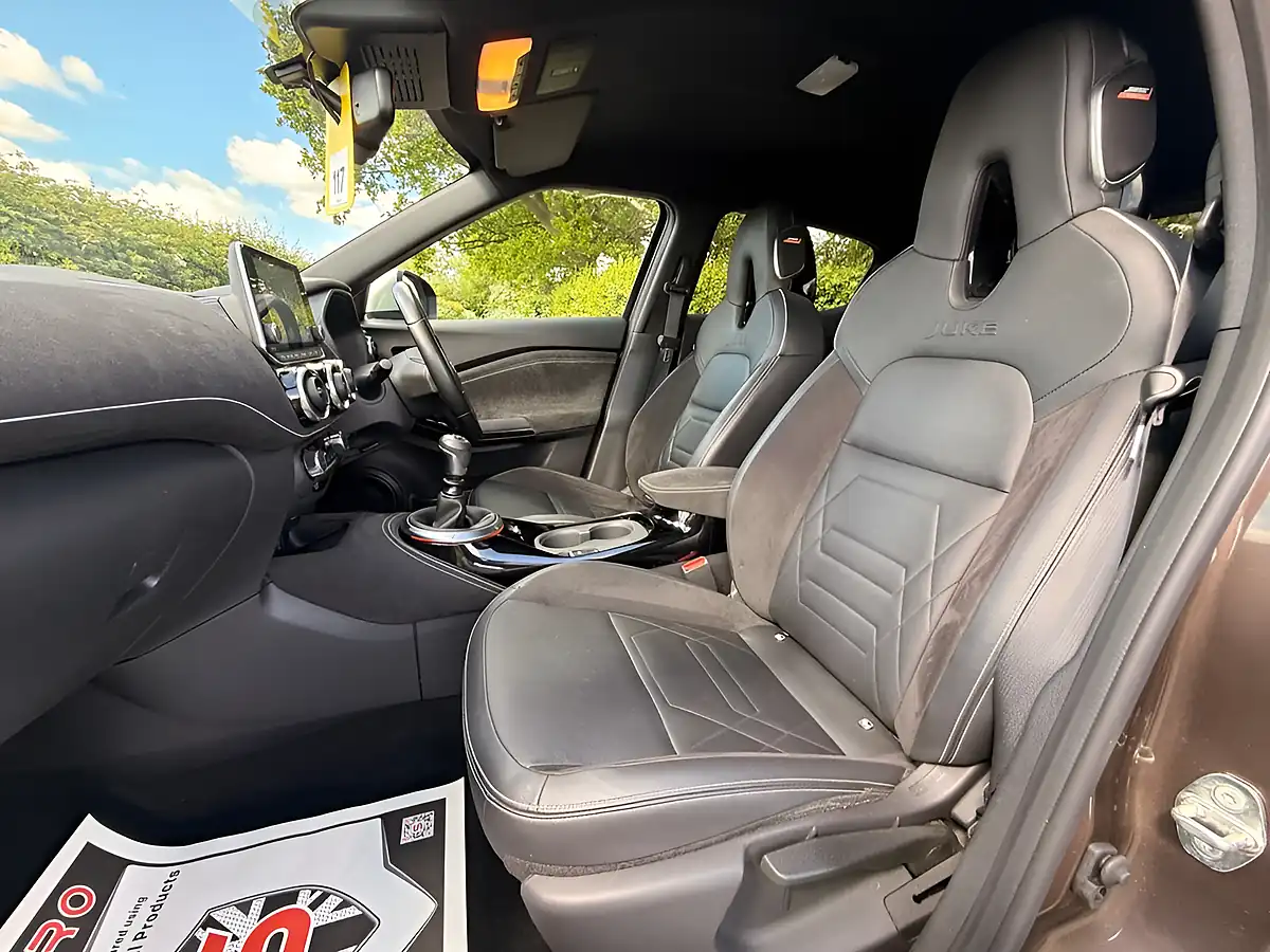 Used 2020 Nissan Juke Tekna+ Chestnut Bronze - Interior and Exterior details 14