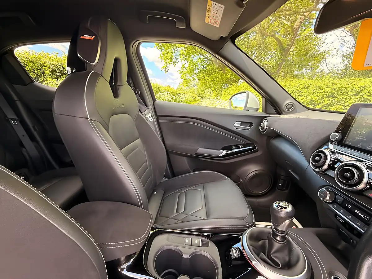 Used 2020 Nissan Juke Tekna+ Chestnut Bronze - Interior and Exterior details 15