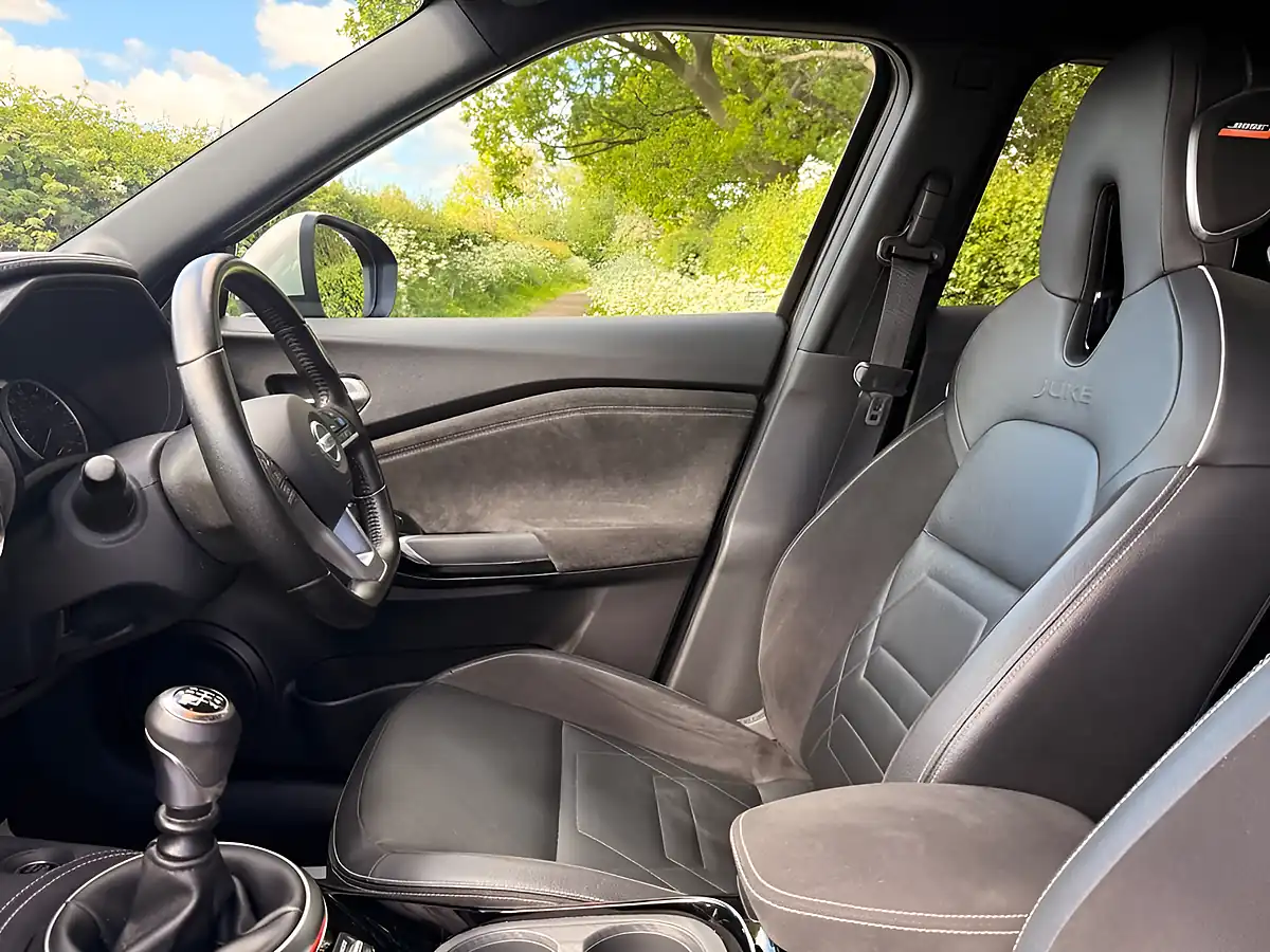 Used 2020 Nissan Juke Tekna+ Chestnut Bronze - Interior and Exterior details 16