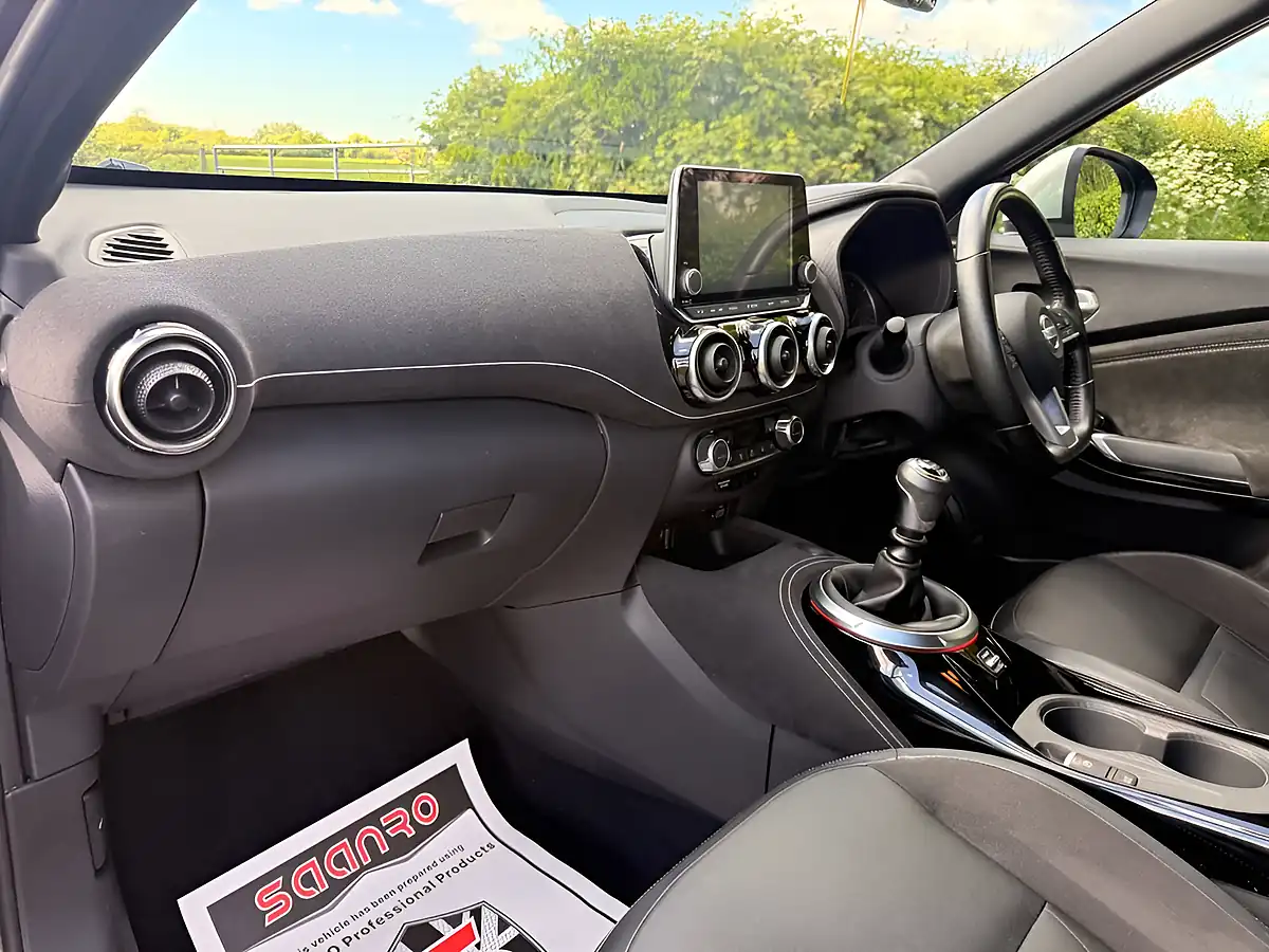 Used 2020 Nissan Juke Tekna+ Chestnut Bronze - Interior and Exterior details 17