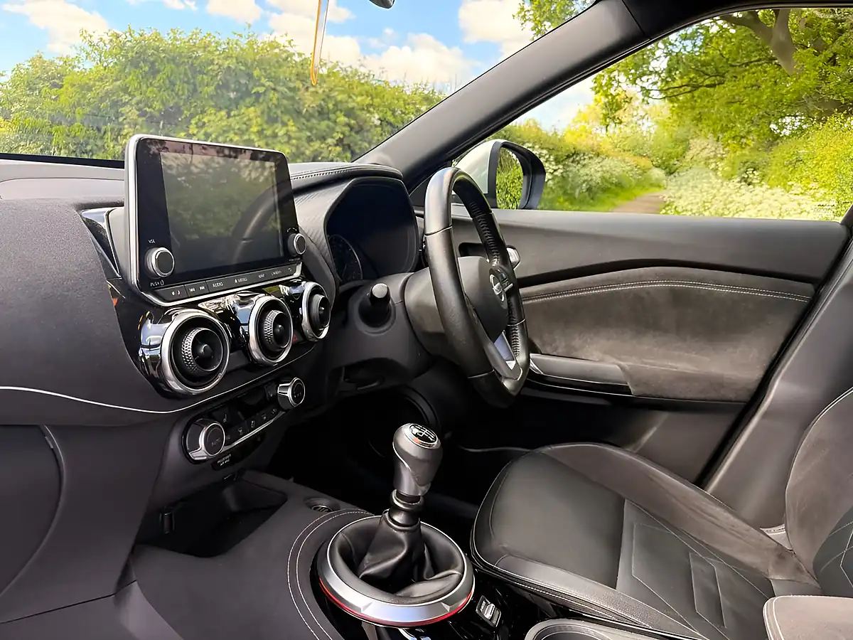 Used 2020 Nissan Juke Tekna+ Chestnut Bronze - Interior and Exterior details 18