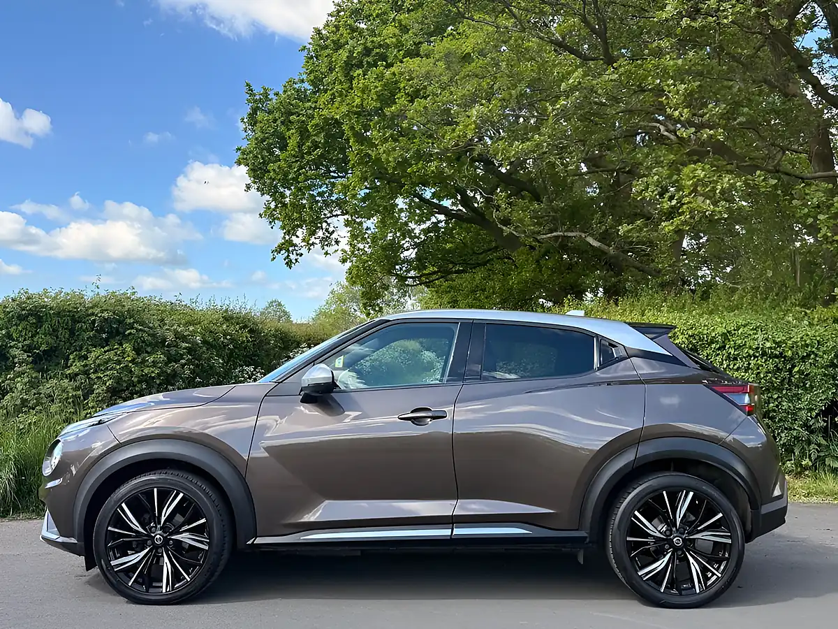 Used 2020 Nissan Juke Tekna+ Chestnut Bronze - Interior and Exterior details 5