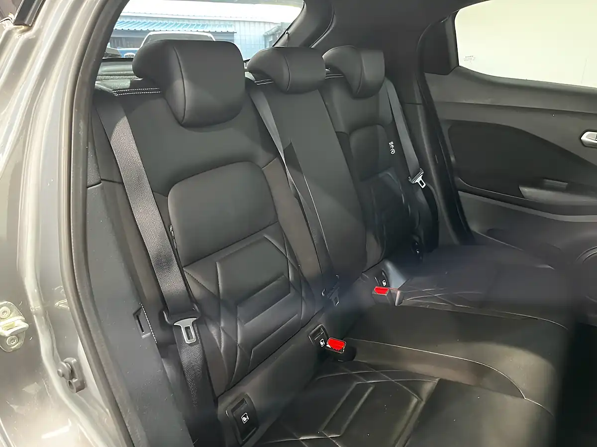 Used 2020 Nissan Juke Tekna+ Grey - Interior and Exterior details 16