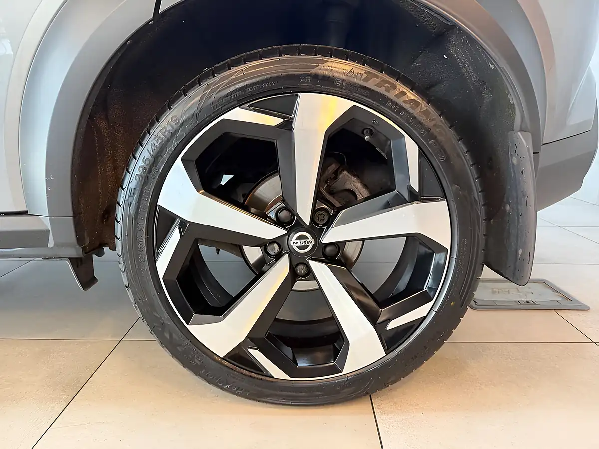 Used 2020 Nissan Juke Tekna Grey - Interior and Exterior details 14