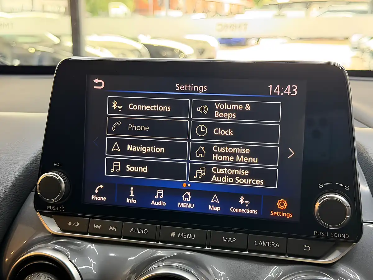 Used 2020 Nissan Juke Tekna Grey - Interior and Exterior details 15