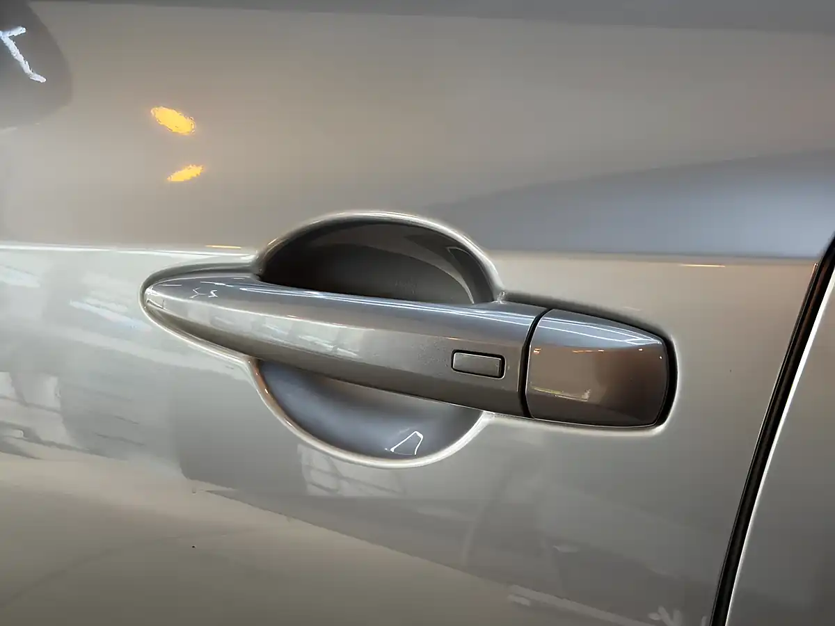 Used 2020 Nissan Juke Tekna Grey - Interior and Exterior details 18