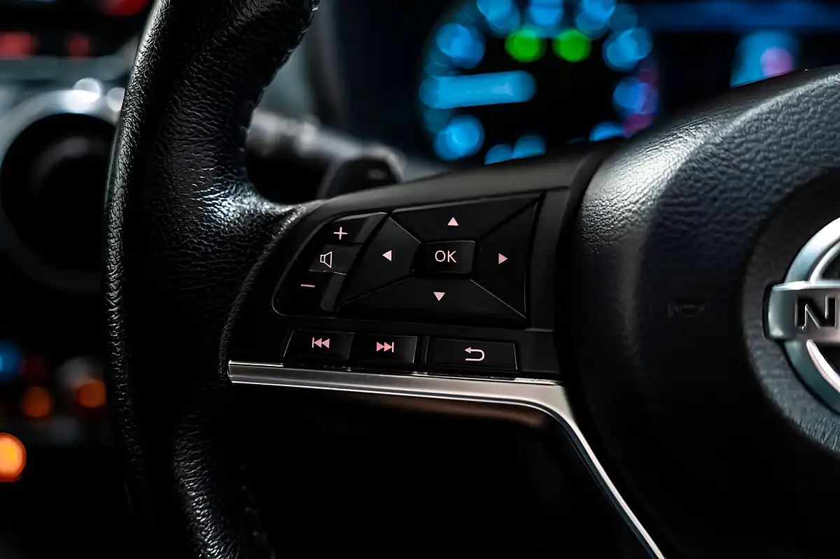 Used 2020 Nissan Juke Tekna Pearl Black - Interior and Exterior details 11