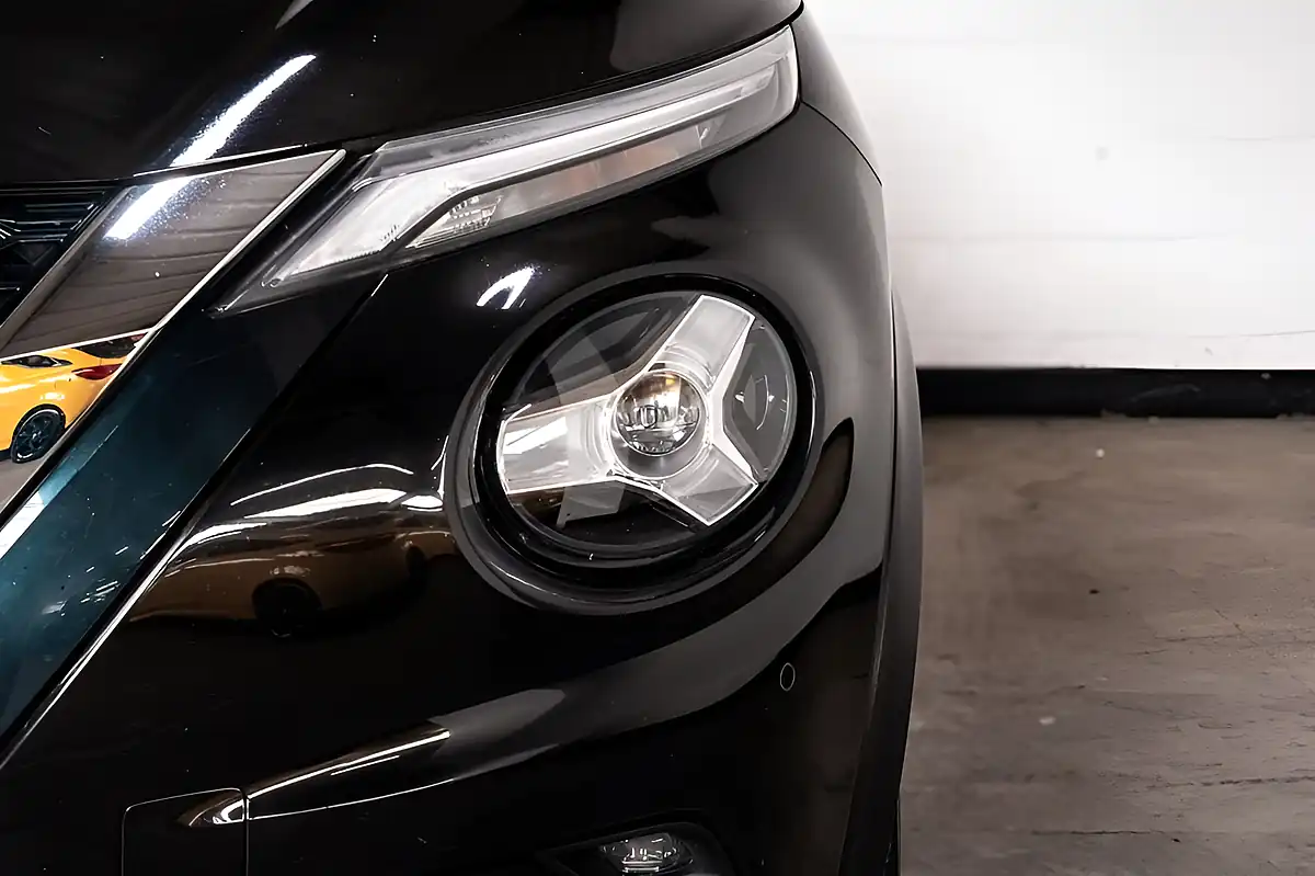 Used 2020 Nissan Juke Tekna Pearl Black - Interior and Exterior details 14