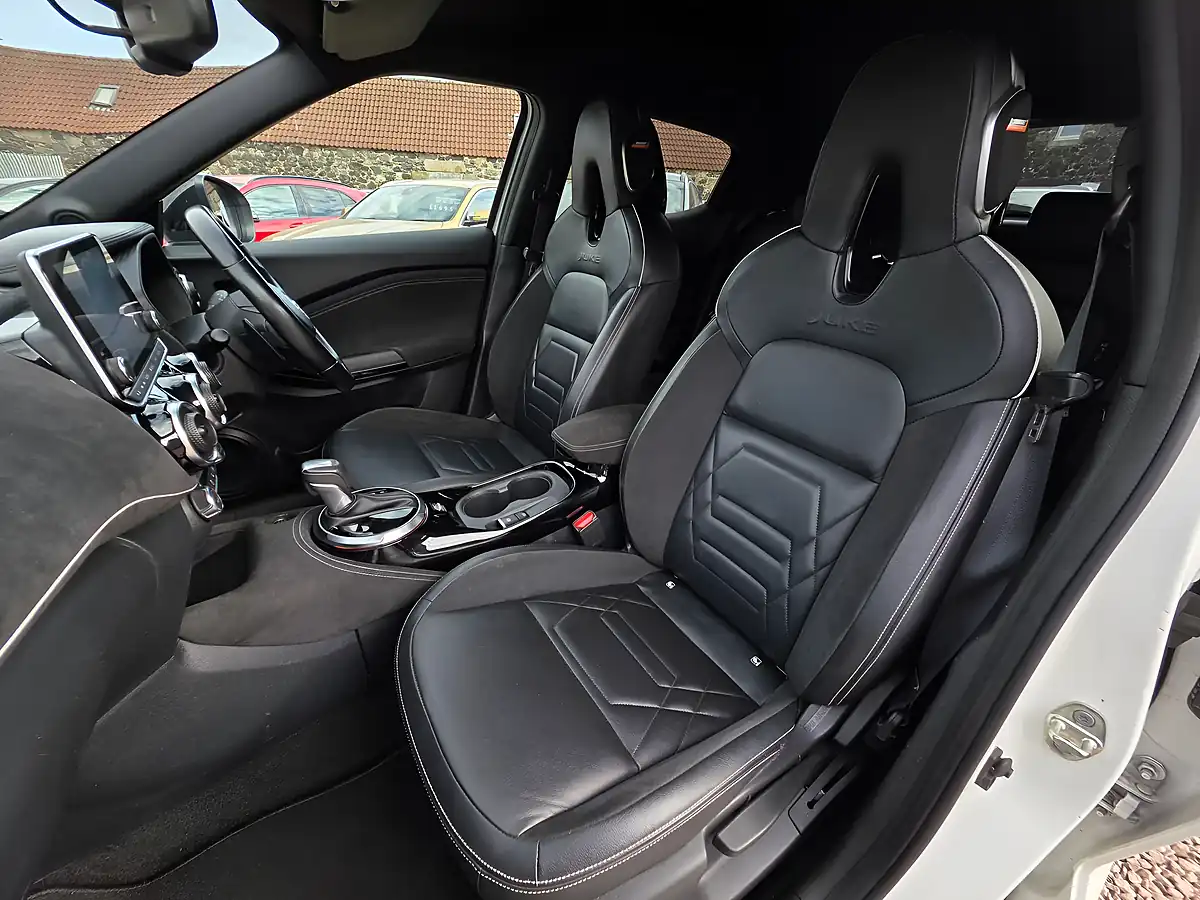 Used 2020 Nissan Juke Tekna+ Pearlescent White - Interior and Exterior details 10