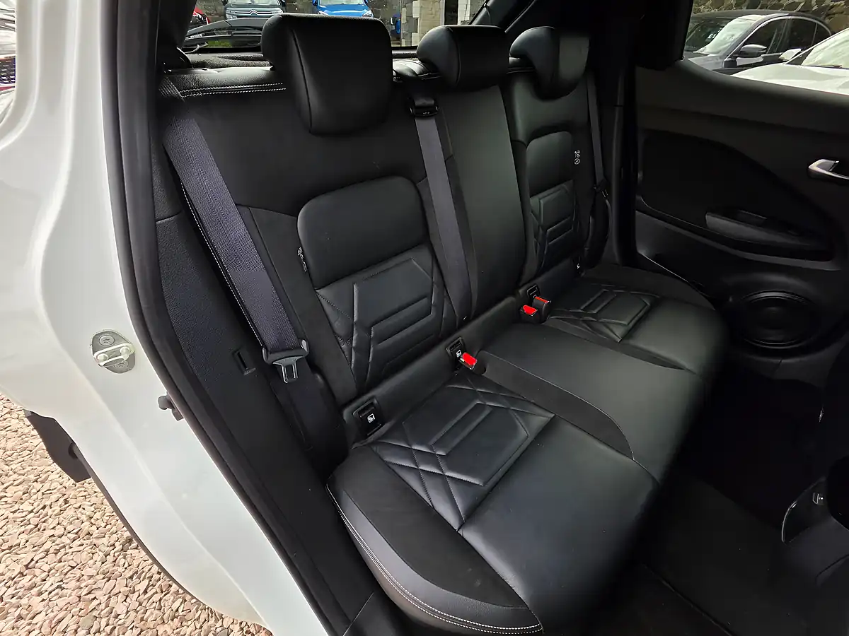 Used 2020 Nissan Juke Tekna+ Pearlescent White - Interior and Exterior details 12