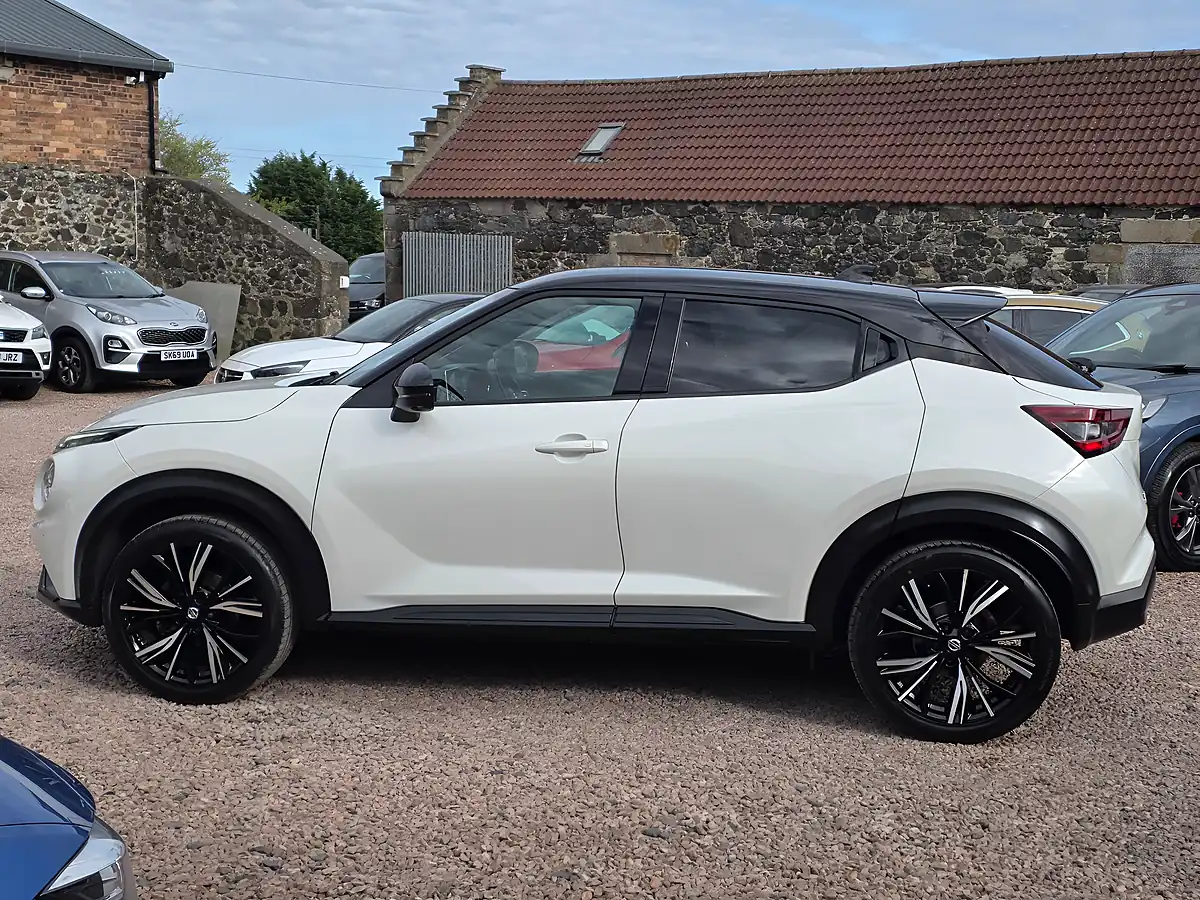 Used 2020 Nissan Juke Tekna+ Pearlescent White - Interior and Exterior details 14