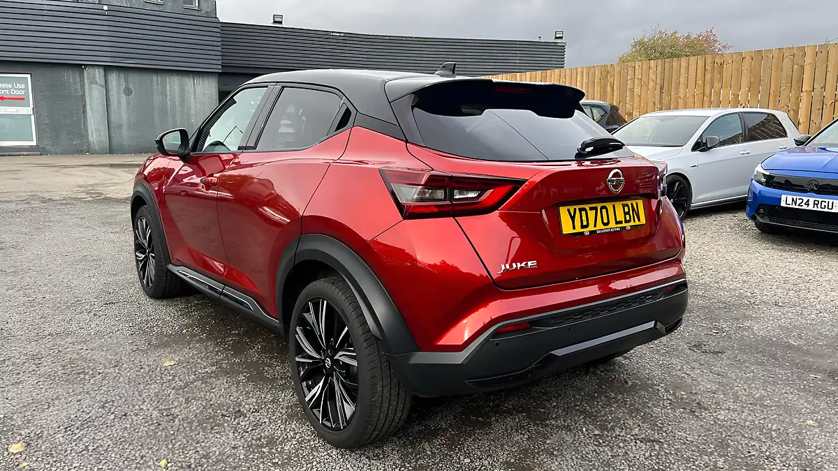 Used 2020 Nissan Juke Tekna+ Red - Interior and Exterior details 16