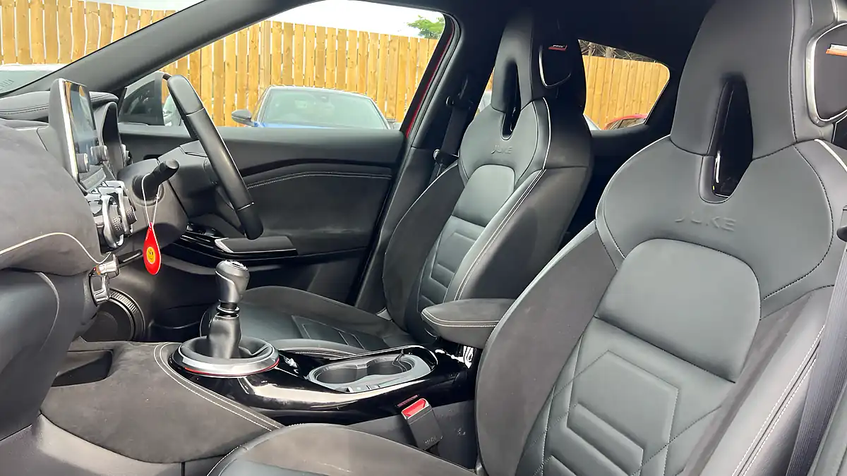 Used 2020 Nissan Juke Tekna+ Red - Interior and Exterior details 19