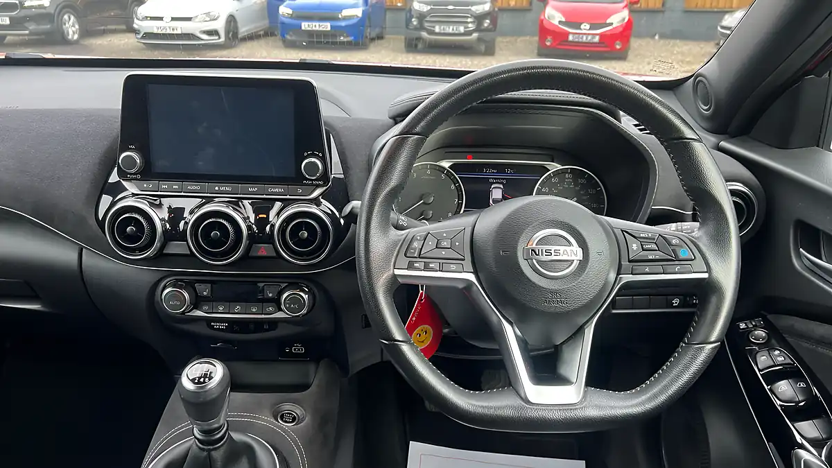 Used 2020 Nissan Juke Tekna+ Red - Interior and Exterior details 7