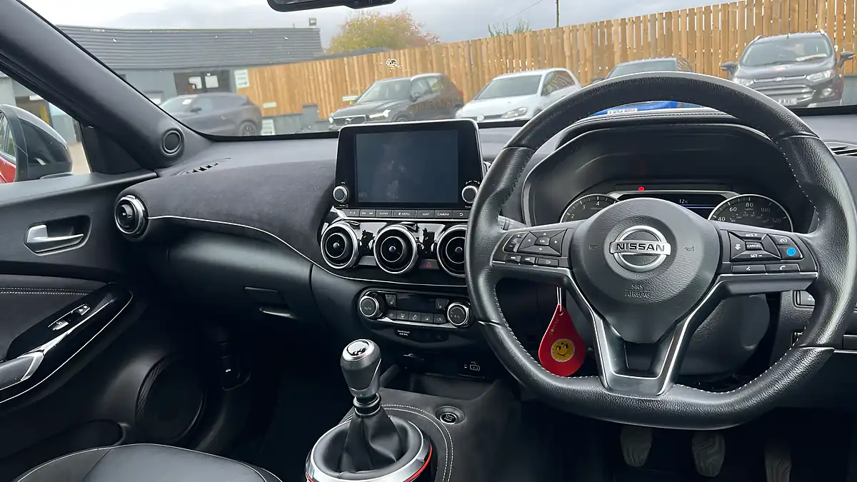 Used 2020 Nissan Juke Tekna+ Red - Interior and Exterior details 8