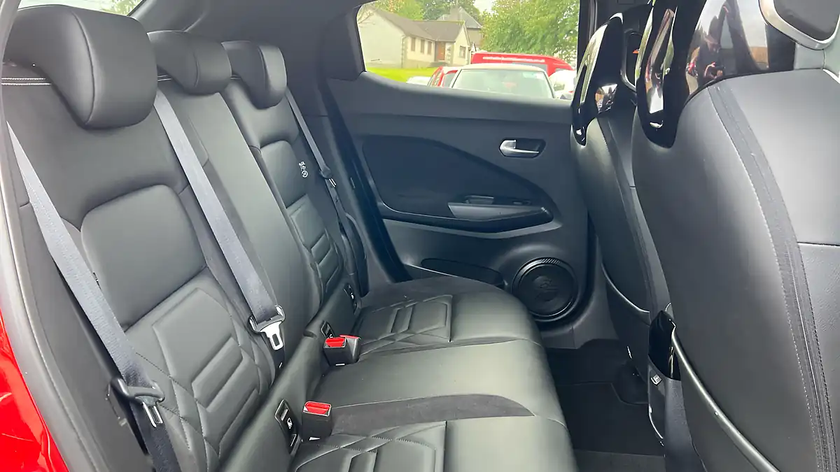 Used 2020 Nissan Juke Tekna+ Red - Interior and Exterior details 9