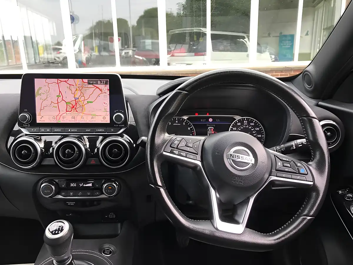 Used 2020 Nissan Juke Tekna+ Red - Interior and Exterior details 17