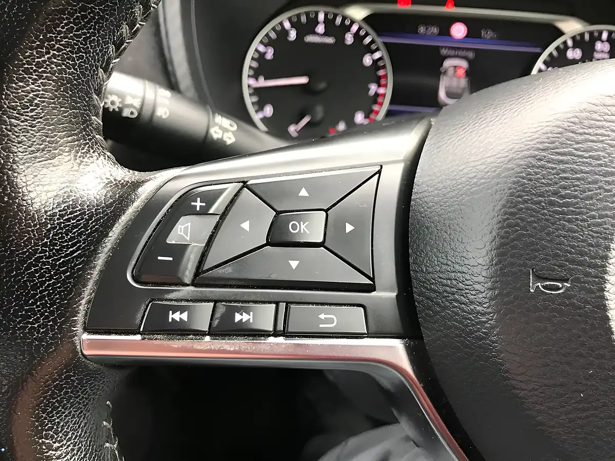 Used 2020 Nissan Juke Tekna+ Red - Interior and Exterior details 18