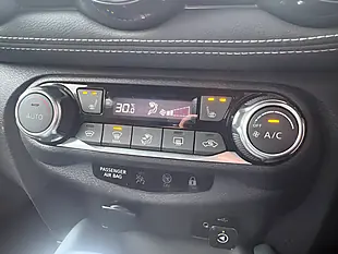 Used 2020 Nissan Juke Tekna Silver - Interior and Exterior details 17