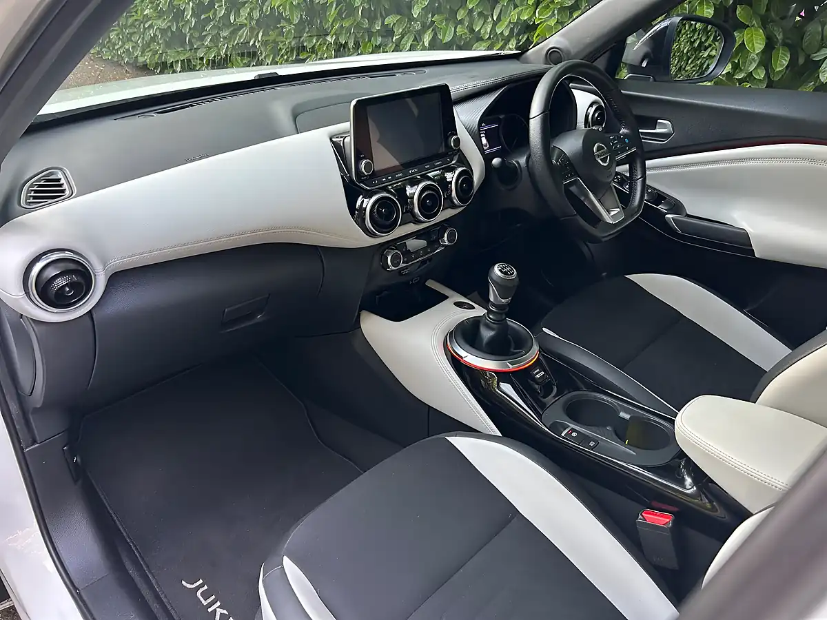 Used 2020 Nissan Juke Tekna+ White - Interior and Exterior details 14