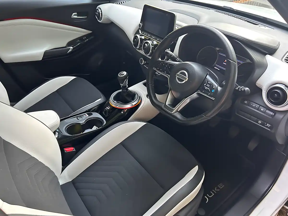 Used 2020 Nissan Juke Tekna+ White - Interior and Exterior details 20
