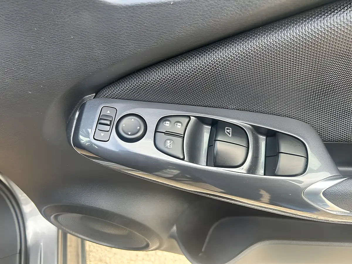 Used 2020 Nissan Juke Visia Grey - Interior and Exterior details 13