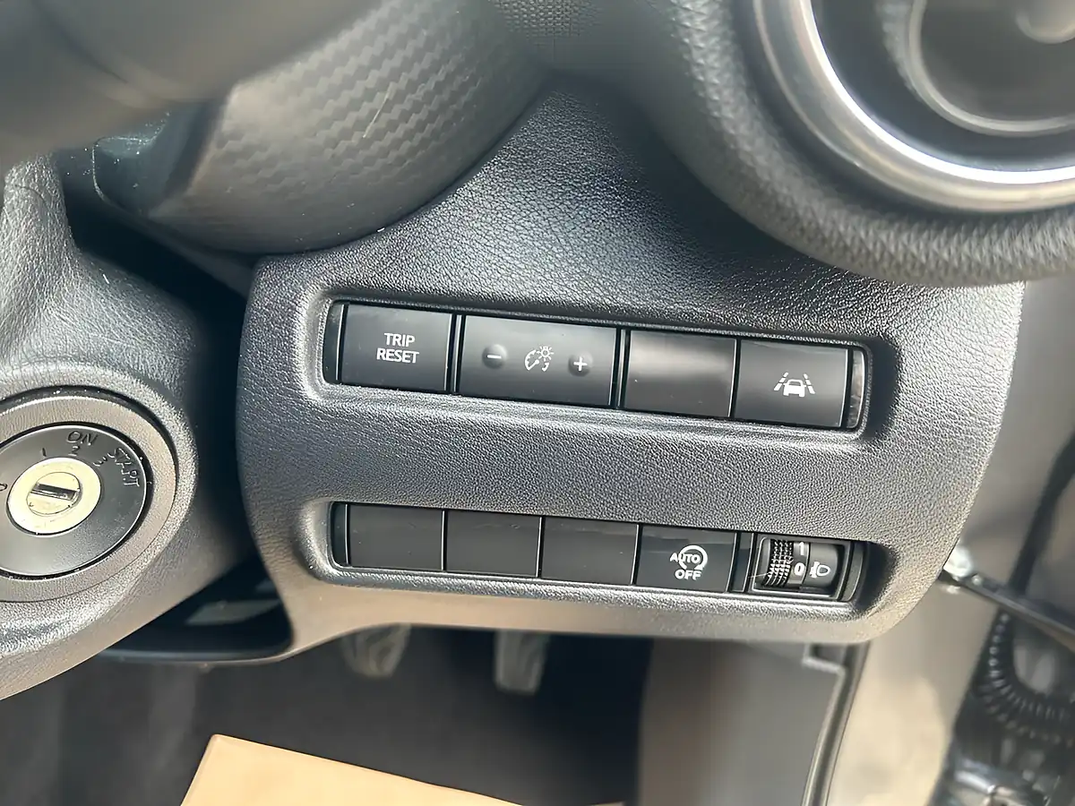 Used 2020 Nissan Juke Visia Grey - Interior and Exterior details 14