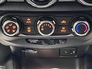 Used 2020 Nissan Juke Visia Ink Blue - Interior and Exterior details 16