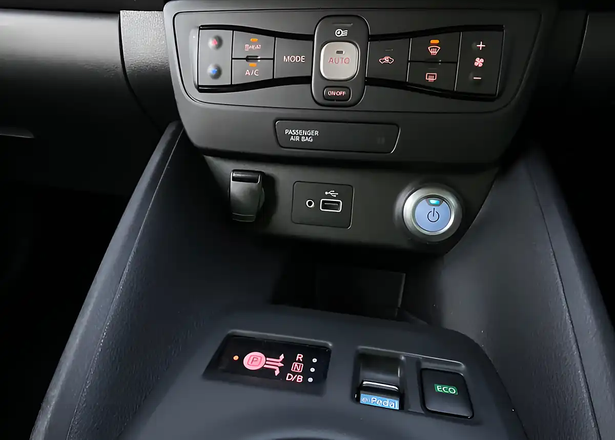 Used 2020 Nissan Leaf Acenta Black - Interior and Exterior details 12