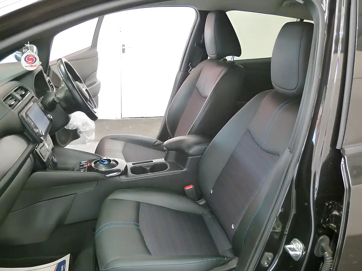 Used 2020 Nissan Leaf N-Connecta Black - Interior and Exterior details 14