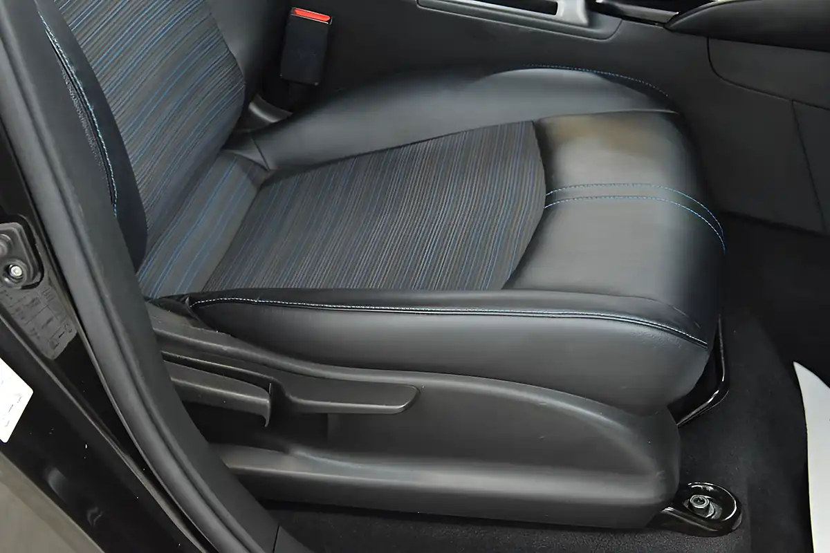 Used 2020 Nissan Leaf N-Connecta Black - Interior and Exterior details 10