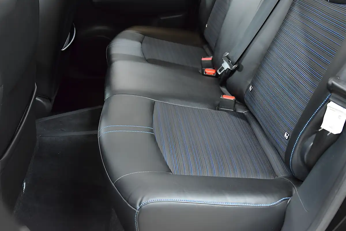 Used 2020 Nissan Leaf N-Connecta Black - Interior and Exterior details 14