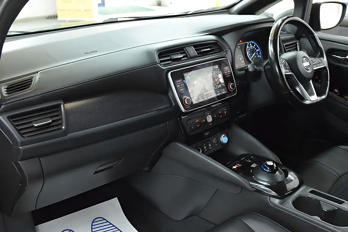 Used 2020 Nissan Leaf N-Connecta Black - Interior and Exterior details 15