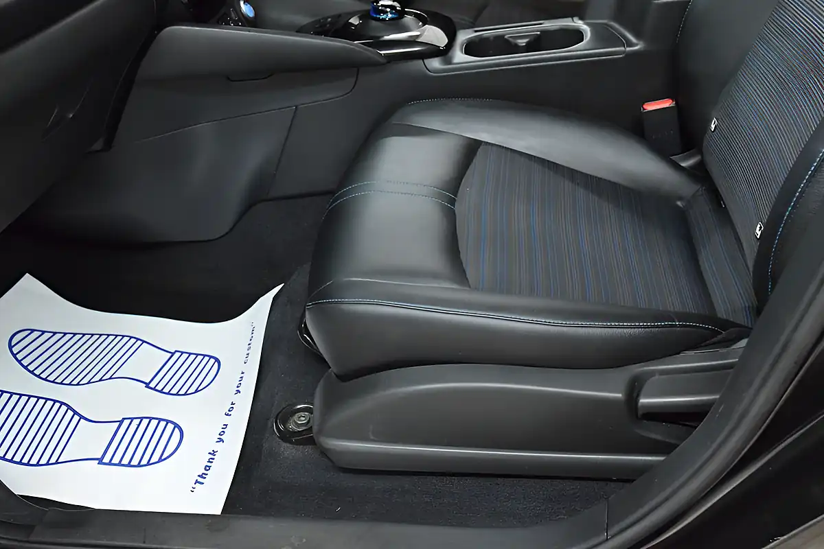 Used 2020 Nissan Leaf N-Connecta Black - Interior and Exterior details 16