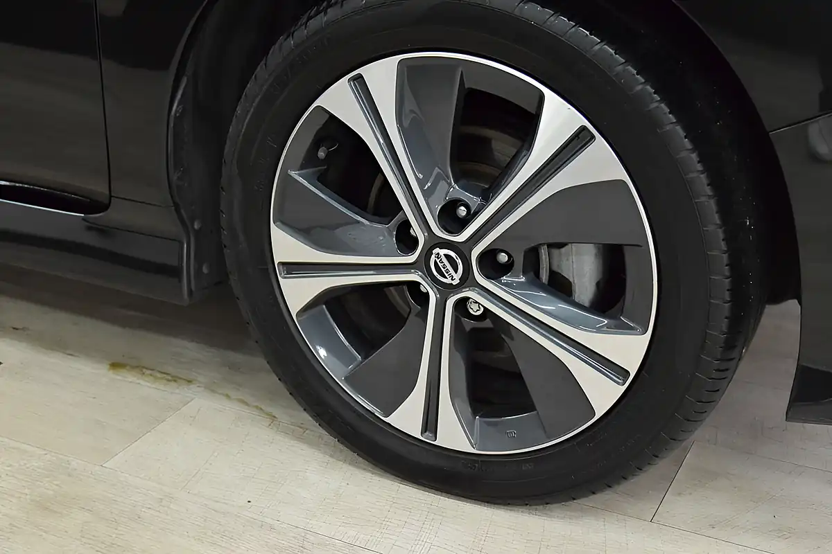Used 2020 Nissan Leaf N-Connecta Black - Interior and Exterior details 17