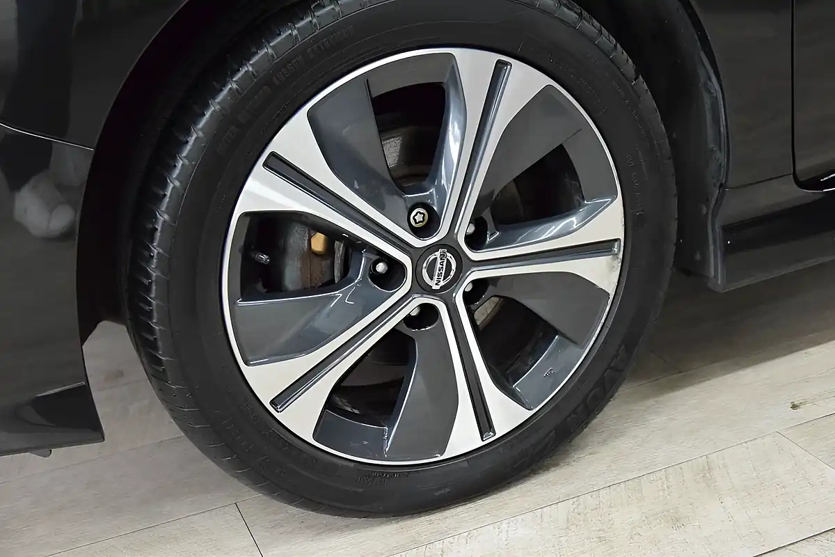 Used 2020 Nissan Leaf N-Connecta Black - Interior and Exterior details 18