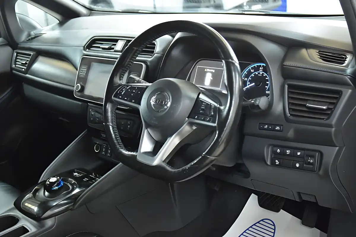 Used 2020 Nissan Leaf N-Connecta Black - Interior and Exterior details 7