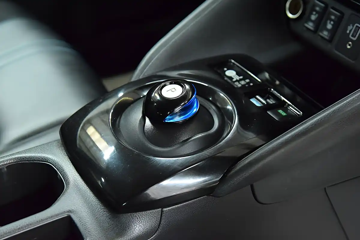 Used 2020 Nissan Leaf N-Connecta Black - Interior and Exterior details 8
