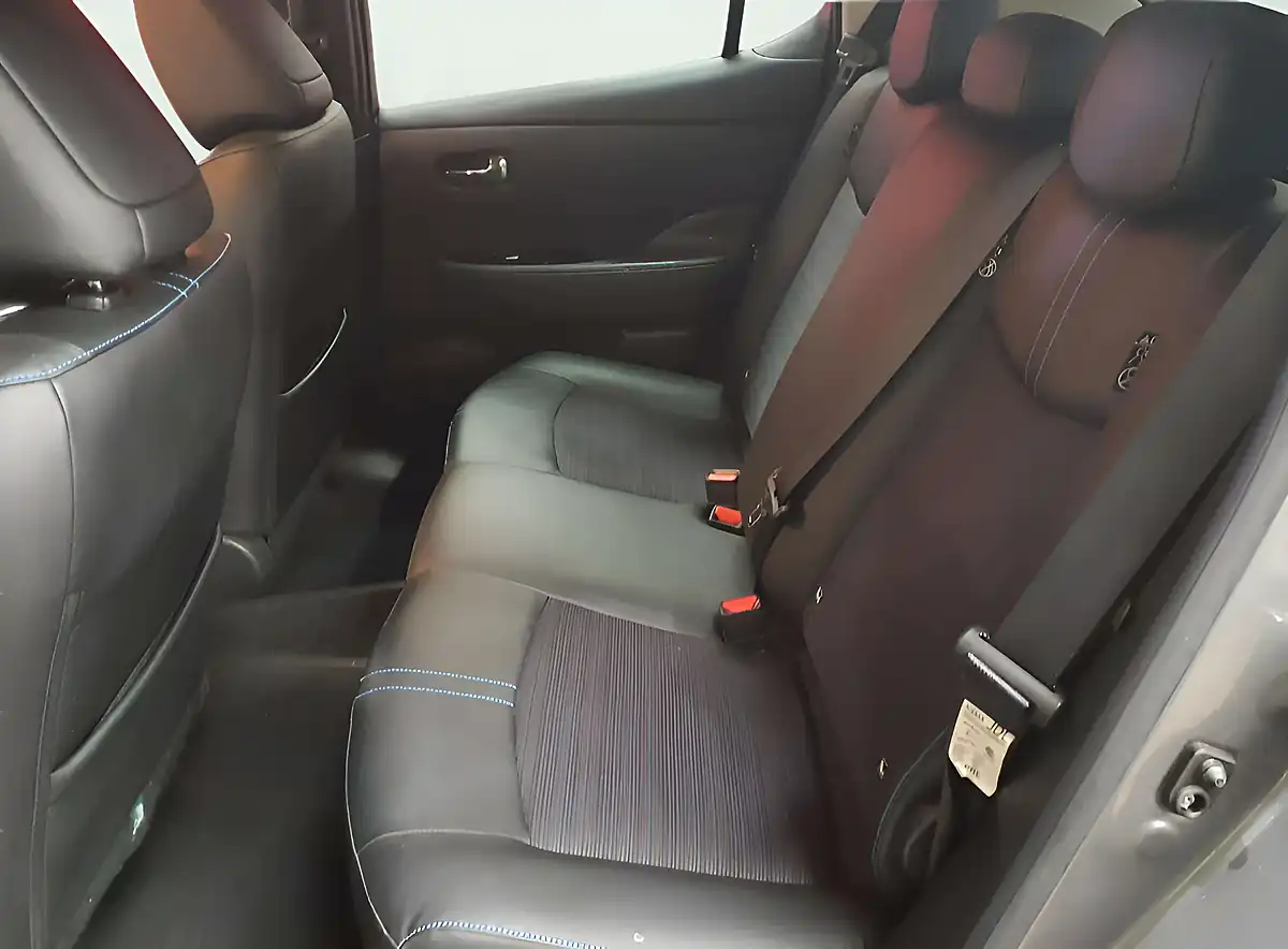 Used 2020 Nissan Leaf N-Connecta Grey - Interior and Exterior details 8
