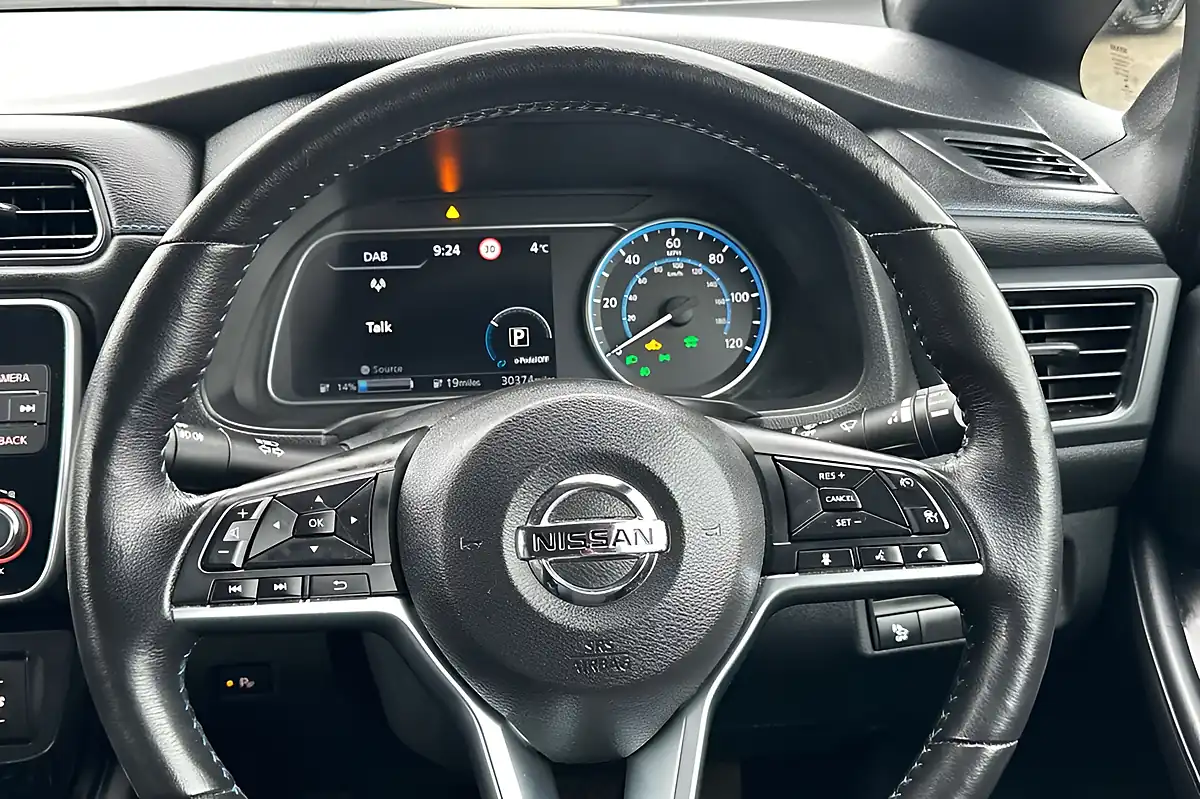 Used 2020 Nissan Leaf N-Connecta Pearl Black - Interior and Exterior details 10