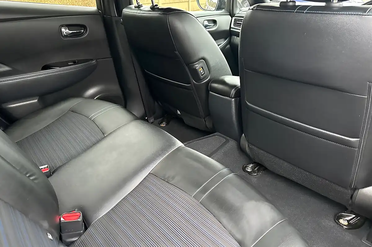 Used 2020 Nissan Leaf N-Connecta Pearl Black - Interior and Exterior details 16