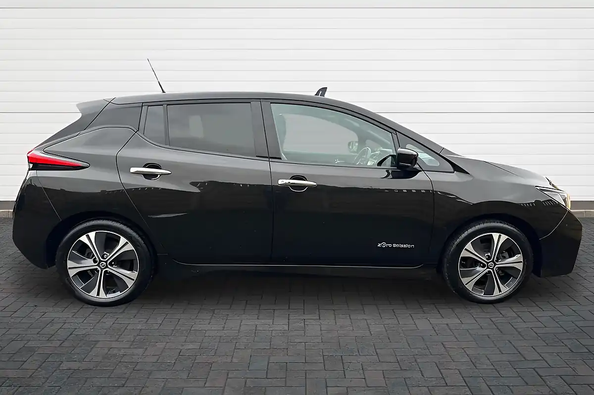 Used 2020 Nissan Leaf N-Connecta Pearl Black - Interior and Exterior details 2