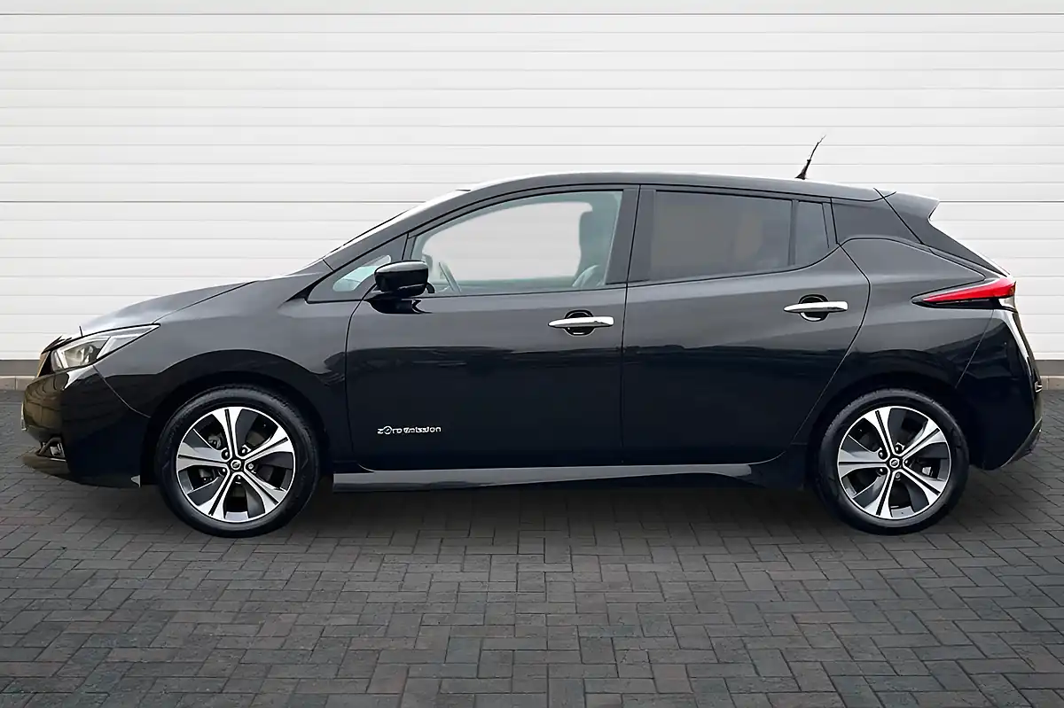 Used 2020 Nissan Leaf N-Connecta Pearl Black - Interior and Exterior details 6