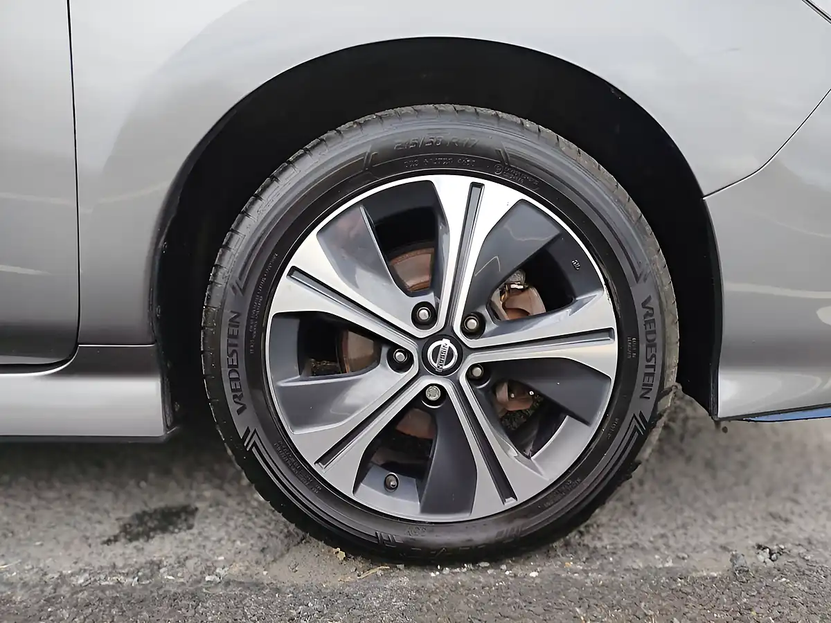 Used 2020 Nissan Leaf Tekna Grey - Interior and Exterior details 17