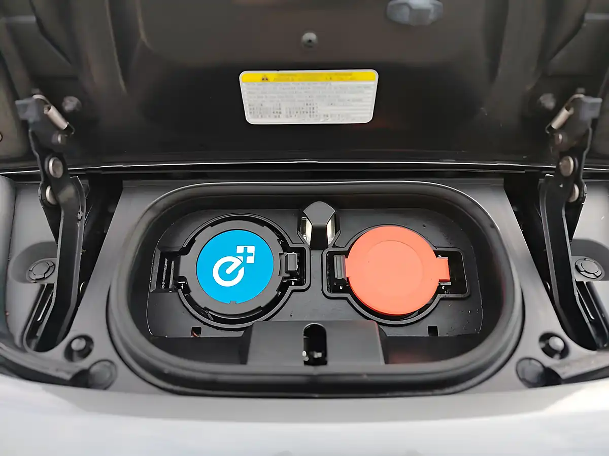 Used 2020 Nissan Leaf Tekna Grey - Interior and Exterior details 18