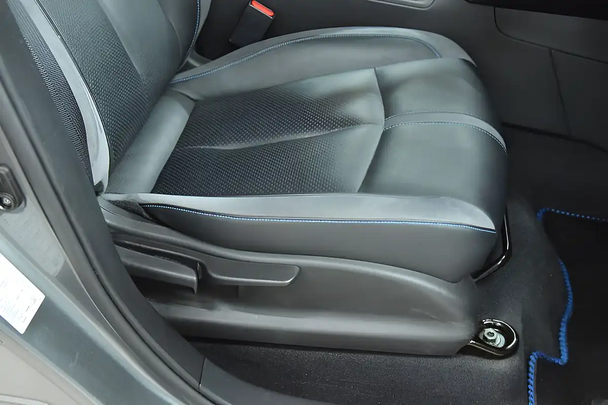 Used 2020 Nissan Leaf Tekna Grey - Interior and Exterior details 10